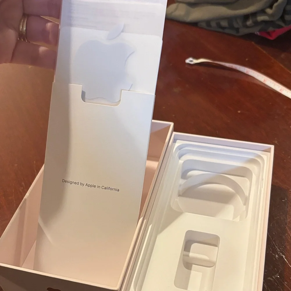 Apple iPhone 8 Plus- EMPTY BOX (gold)